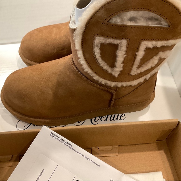 🆕UGG X TELFAR LIMITED EDITION CHESTNUT BROWN MINI TELFAR LOGO CLASSIC SHORT - Picture 6 of 14